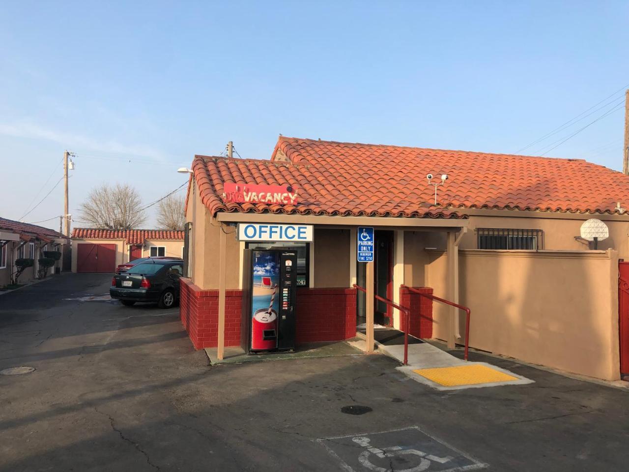 Hamlet Motel Newman Экстерьер фото